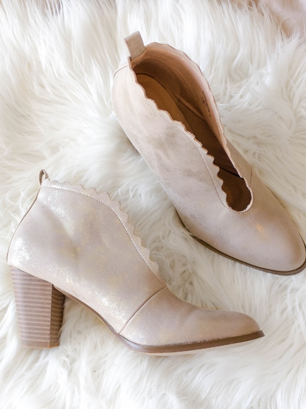 'Addison'‎ Shimmery Scalloped Booties